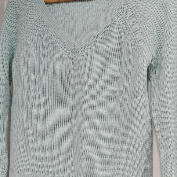 🍋Gap Seafoam V-Neck Knit Sweater ~ Size S - Picture 2 of 7